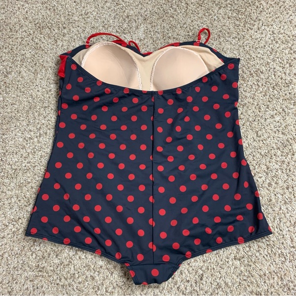 Bettie Page polka dot retro swimsuit - Picture 10 of 11